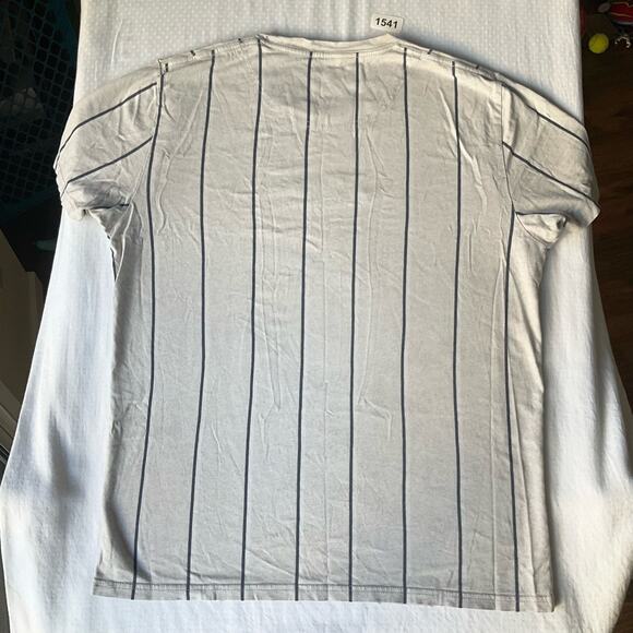 Hollister Women’s Short Sleeve Screw Neck T-shirt size M, Gray Stripes - Picture 6 of 6